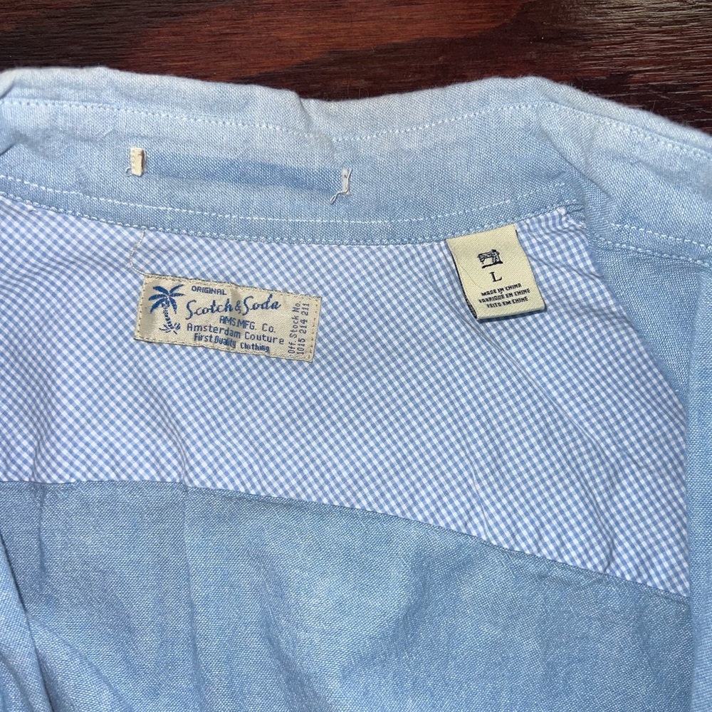 Lightly used Scotch & Soda Dress shirt. Size large. No stains or rips - Picture 4 of 4